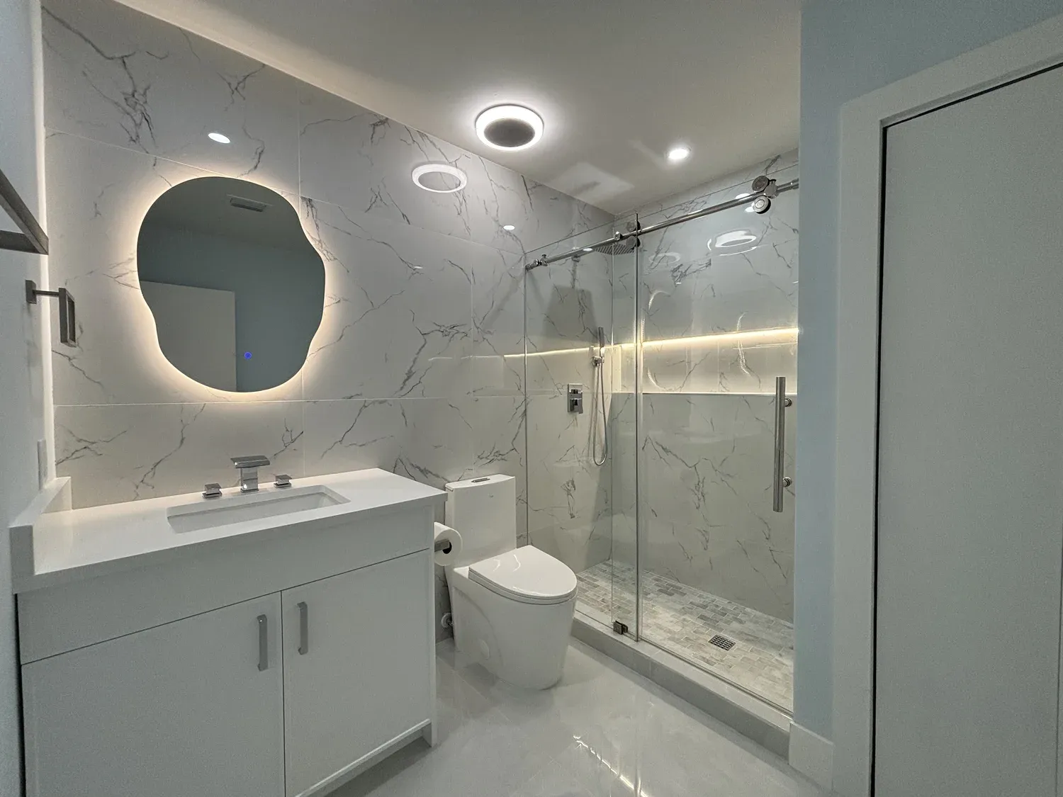 Round Mirror Bath & Shower
