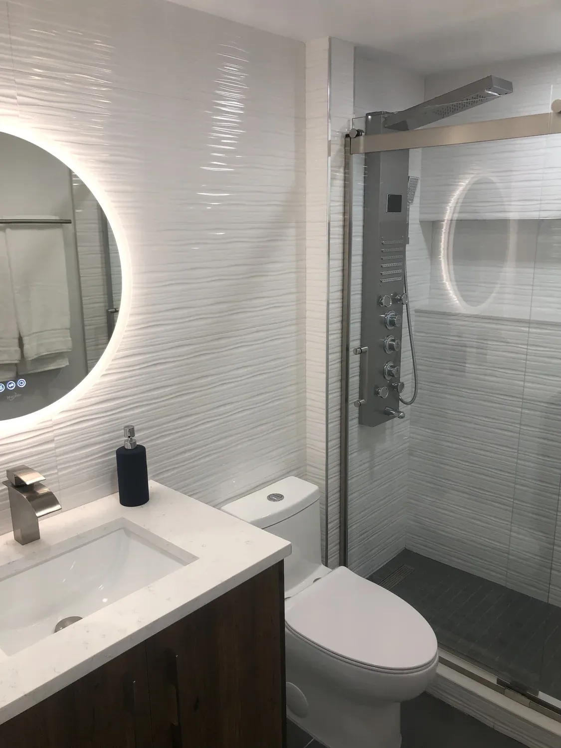 Wave Tile Bathroom Suite