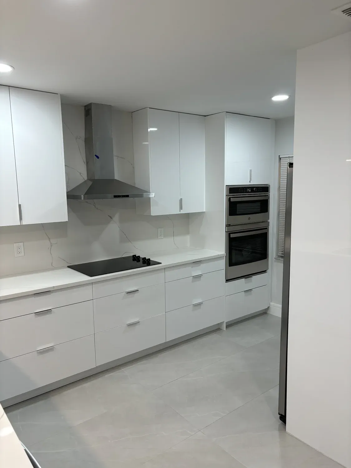 White Kitchen Wall Oven