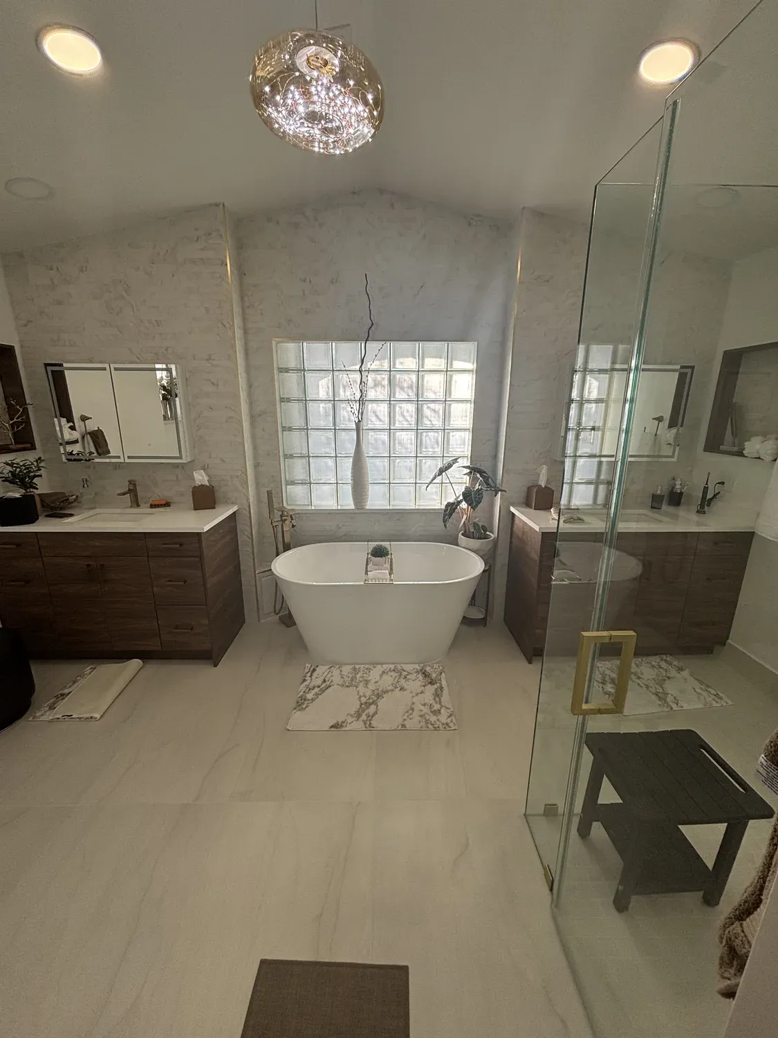 Freestanding Soaking Tub Suite